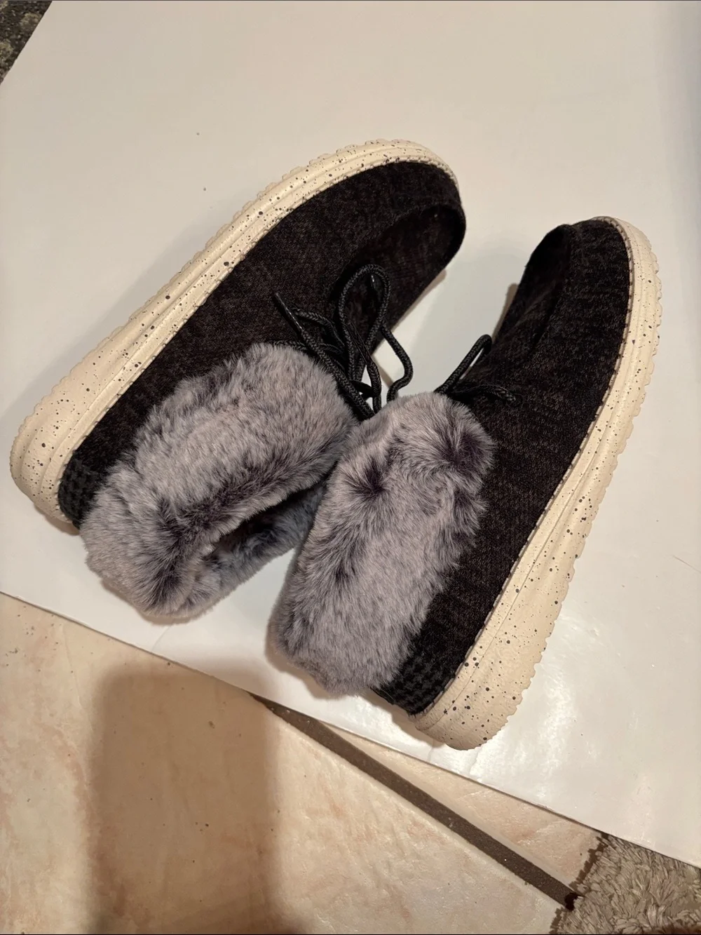 NWT Hey Dude Wendy fold Black Faux-Fur Lined Slip-On Slippers 5 booties sneakers